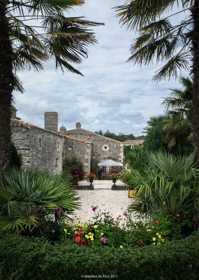 Bed and Breakfast Logis de la Robliniere Landevieille Exterior foto